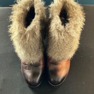 Faux Fur Trimmed Brown Boots